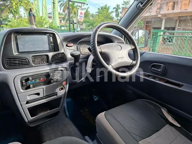 Toyota Noah 2006 photo 3