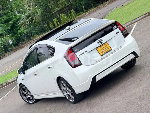 Toyota Prius 2014 photo 2