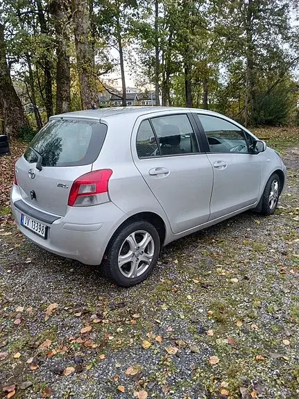 Toyota Yaris 2011 photo 3