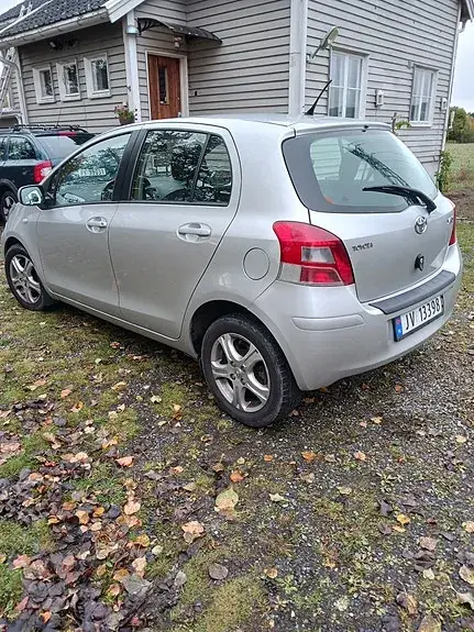 Toyota Yaris 2011 photo 5