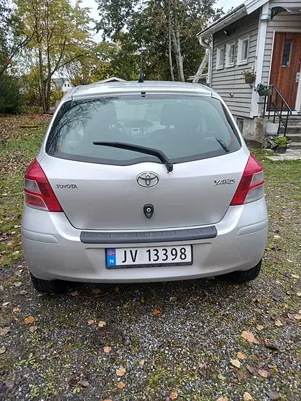 Toyota Yaris 2011 photo 4