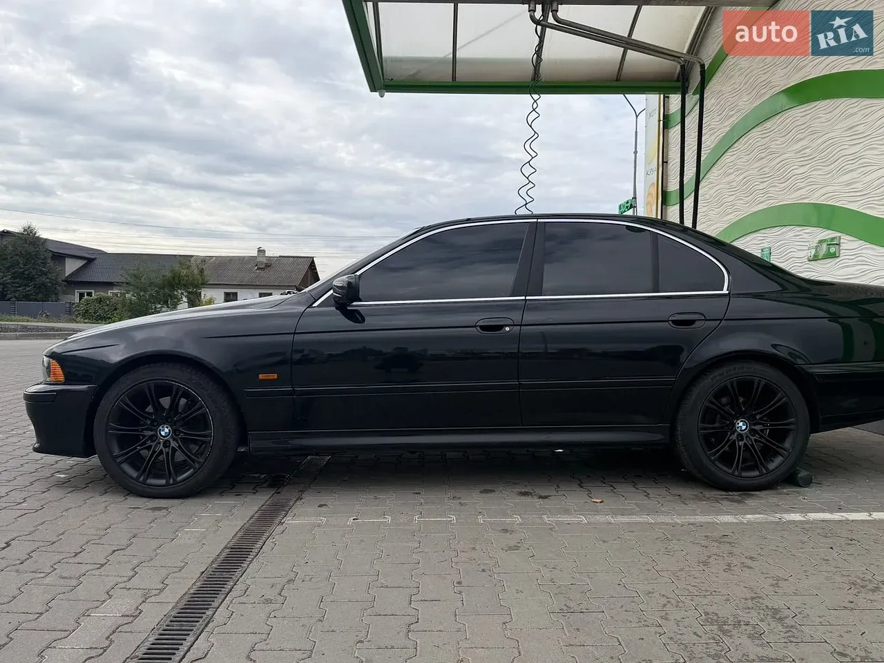 BMW 5 Series 2002 photo 2