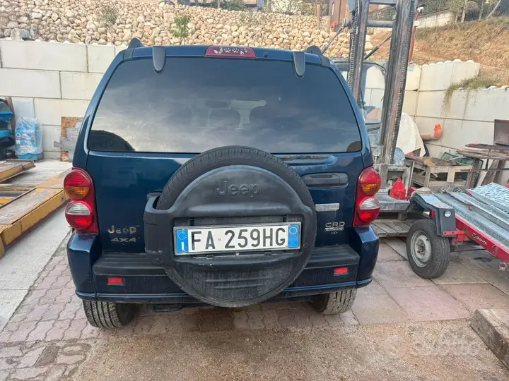 Jeep Cherokee 2003 photo 2