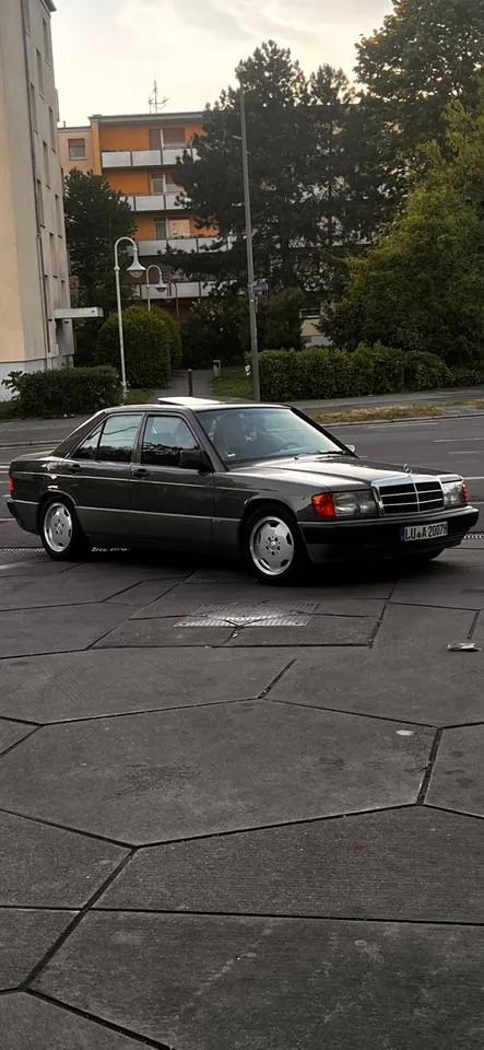 Mercedes-Benz 190E
