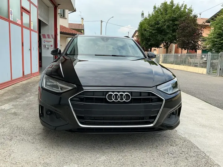Audi A4 Avant 2022 photo 2