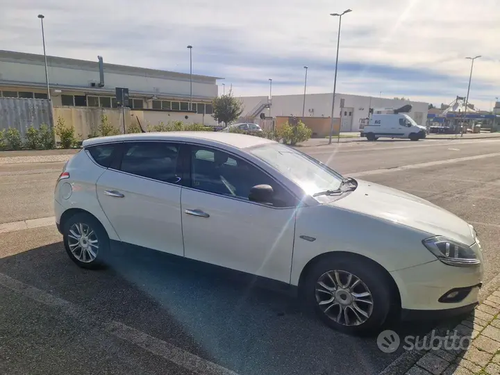 Lancia Delta 2012 photo 2