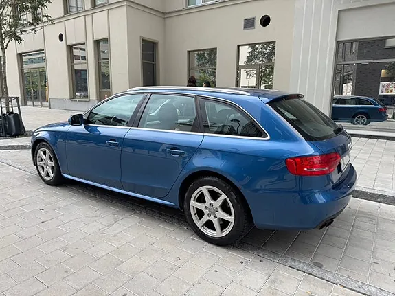 Audi A4 2010 photo 2