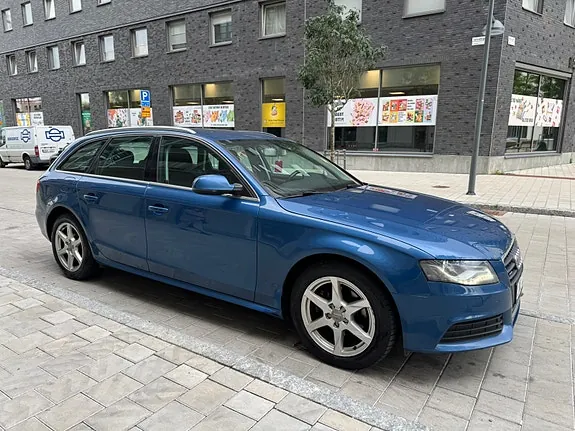 Audi A4 2010 photo 4