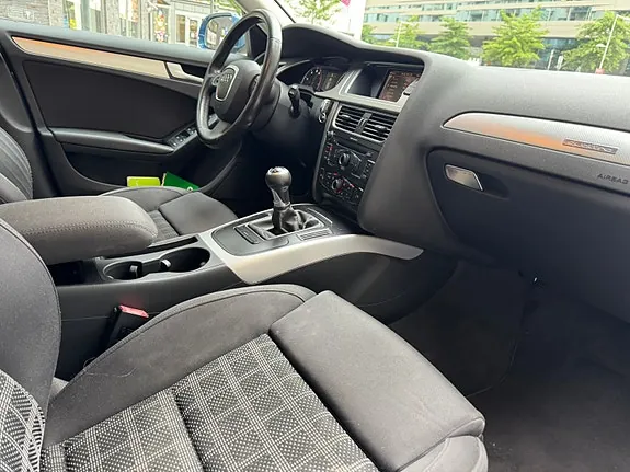 Audi A4 2010 photo 5