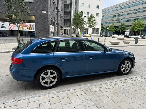 Audi A4 2010 photo 3