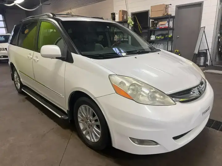 Toyota Sienna 2007 photo 3