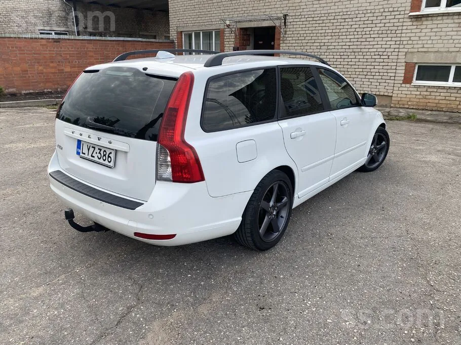 Volvo V50 2009 photo 2