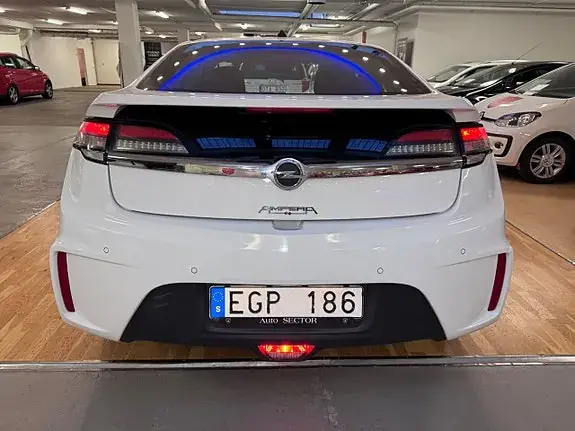 Opel Ampera 2012 photo 5