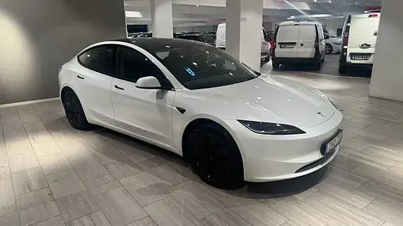 Tesla Model 3 2024 photo 4