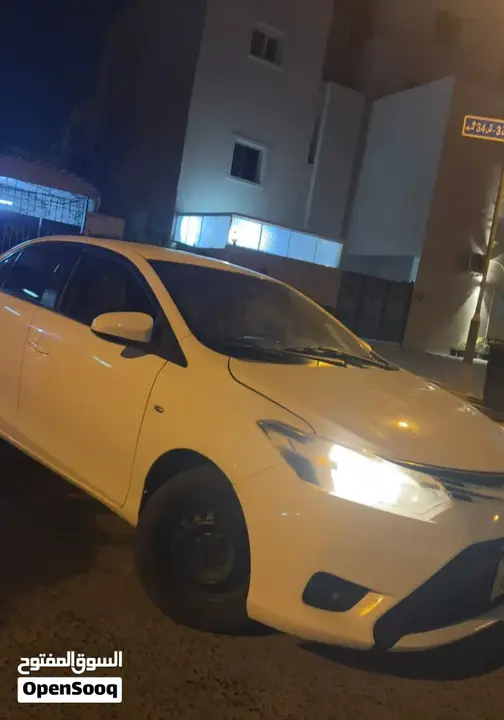 Toyota Yaris 2017 photo 2