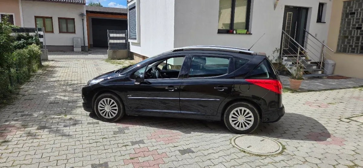 Peugeot 207 2012 photo 3