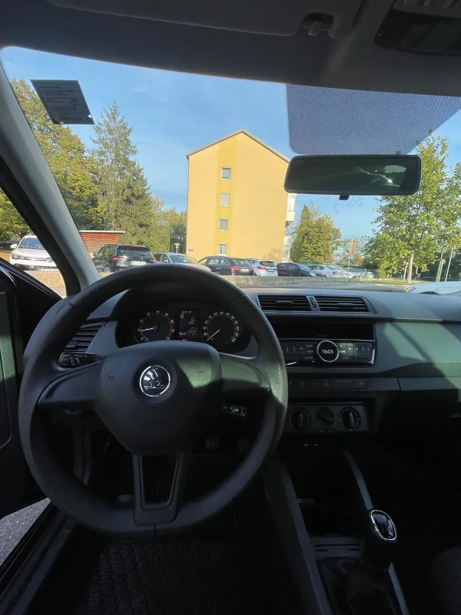 Skoda Fabia 2017 photo 2