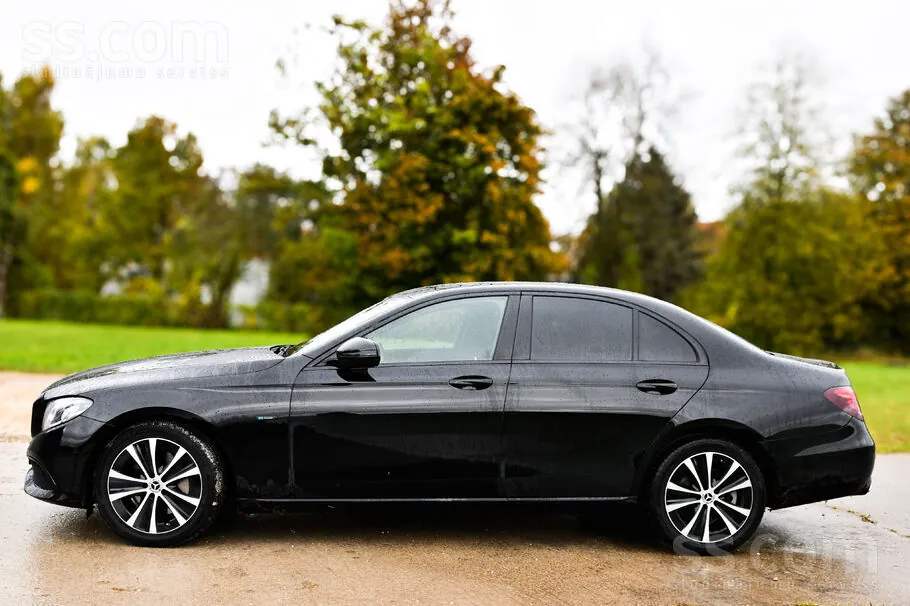Mercedes-Benz E300 2019 photo 2