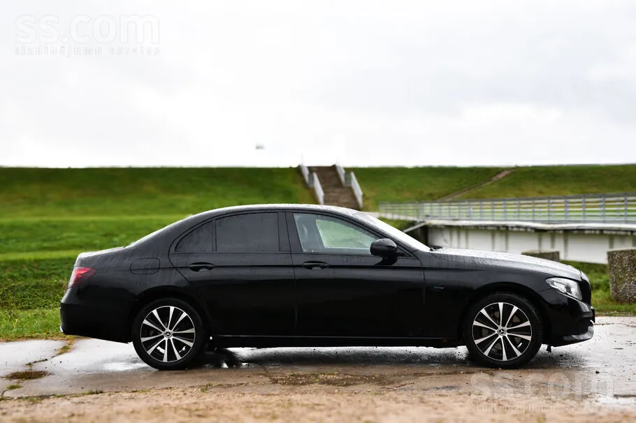 Mercedes-Benz E300 2019 photo 3