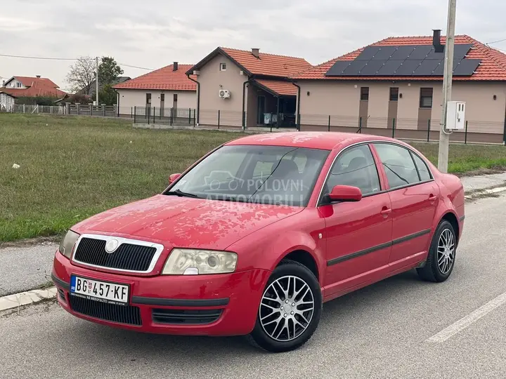 Skoda Superb 2003 photo 2