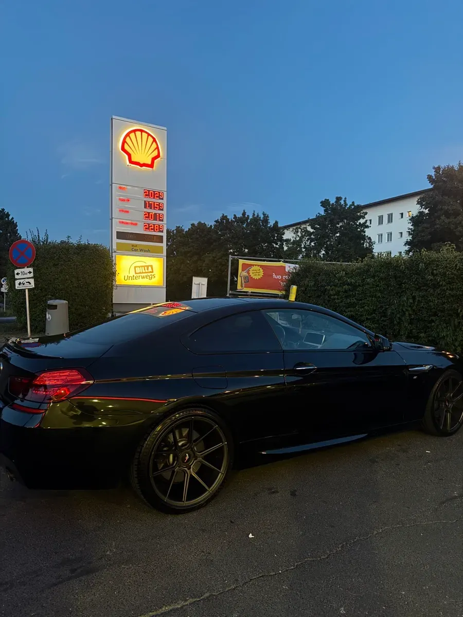 BMW 6 Series 2015 photo 2