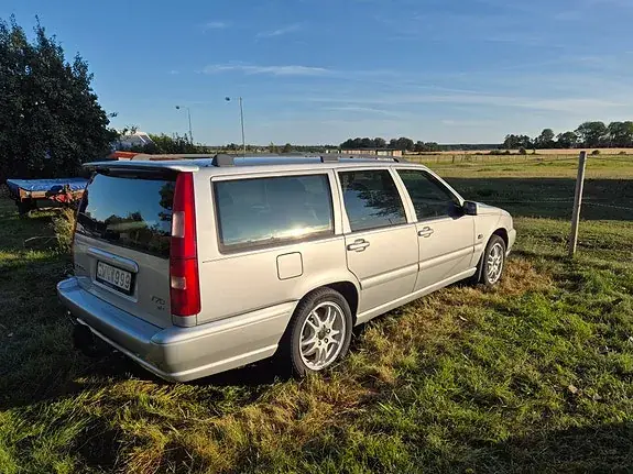 Volvo V70 2000 photo 2