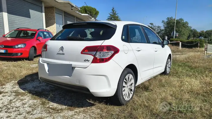 Citroen C4 2011 photo 2