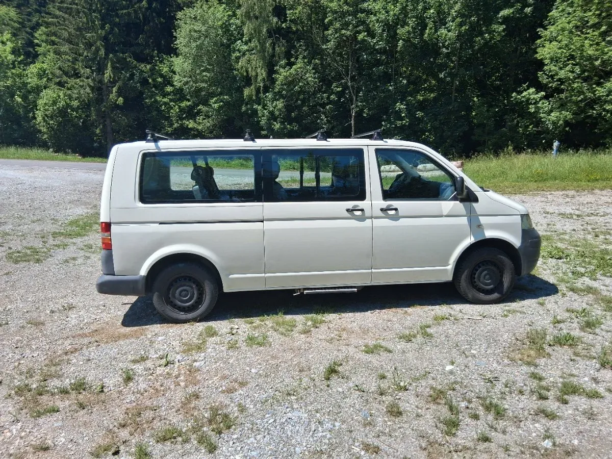 Volkswagen Multivan 2010 photo 3