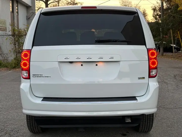 Dodge Grand Caravan 2018 photo 4