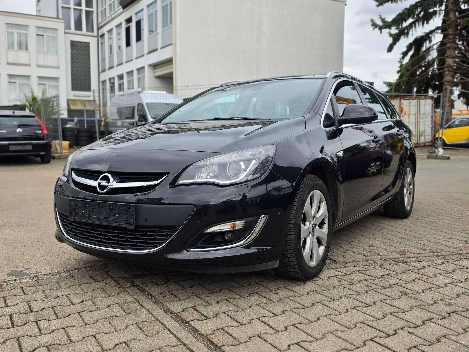 Opel Astra 2014 photo 2