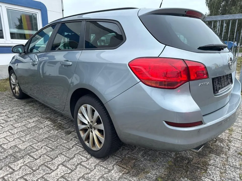 Opel Astra J Sports Tourer