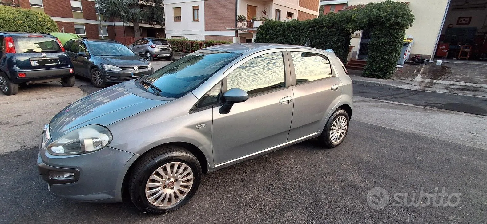 Fiat Grande Punto 2009 photo 2
