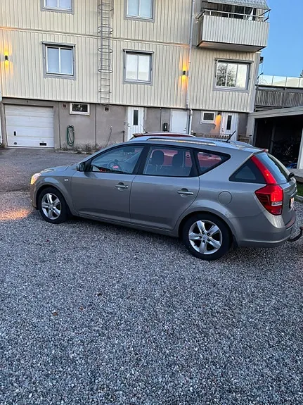 Kia Ceed 2010 photo 2