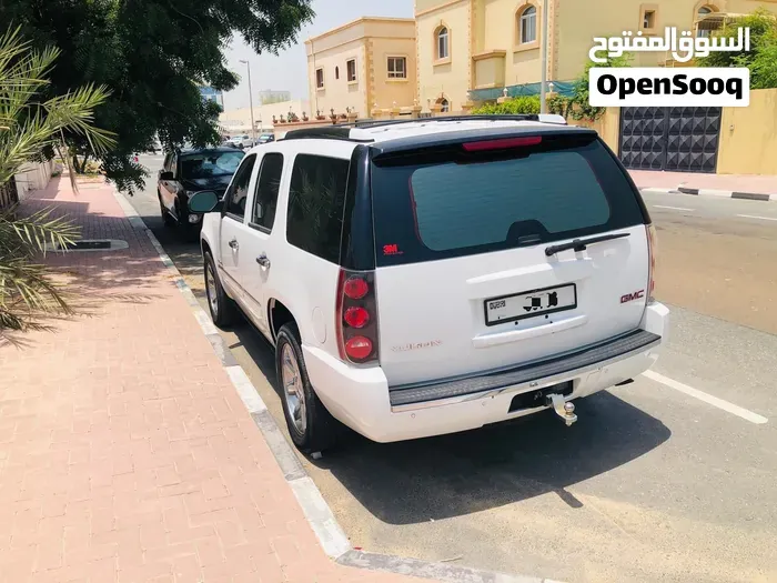 GMC Yukon Denali 2012 photo 4