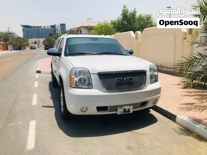 GMC Yukon Denali 2012 photo 3