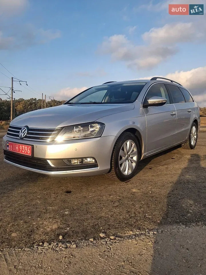 Volkswagen Passat 2011 photo 2