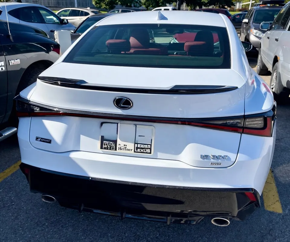 Lexus Is 300 2021 photo 5