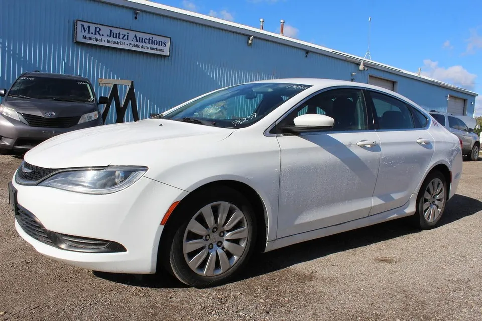 Chrysler 200