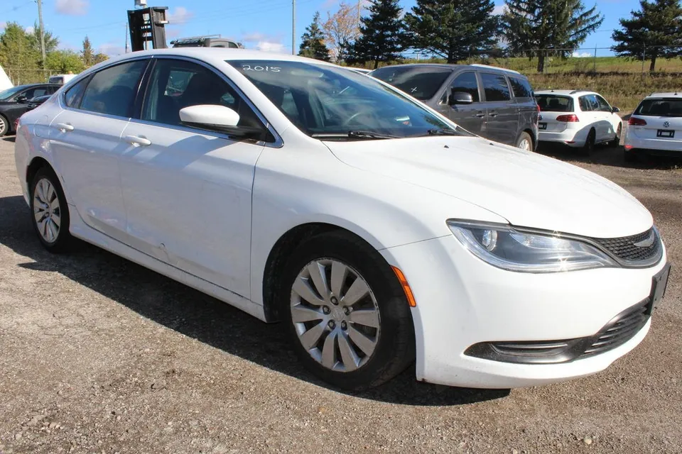 Chrysler 200 2015 photo 2