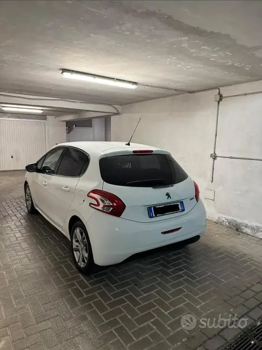 Peugeot 208 2015 photo 3