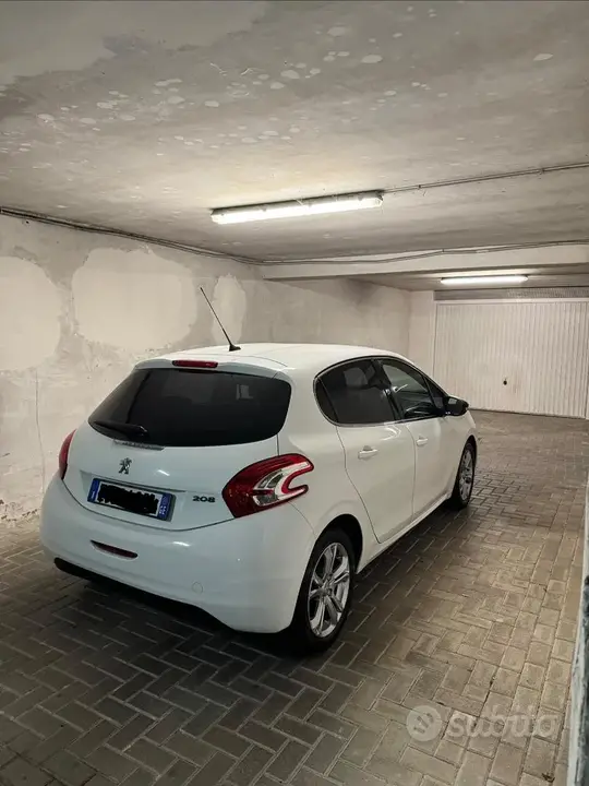 Peugeot 208 2015 photo 4