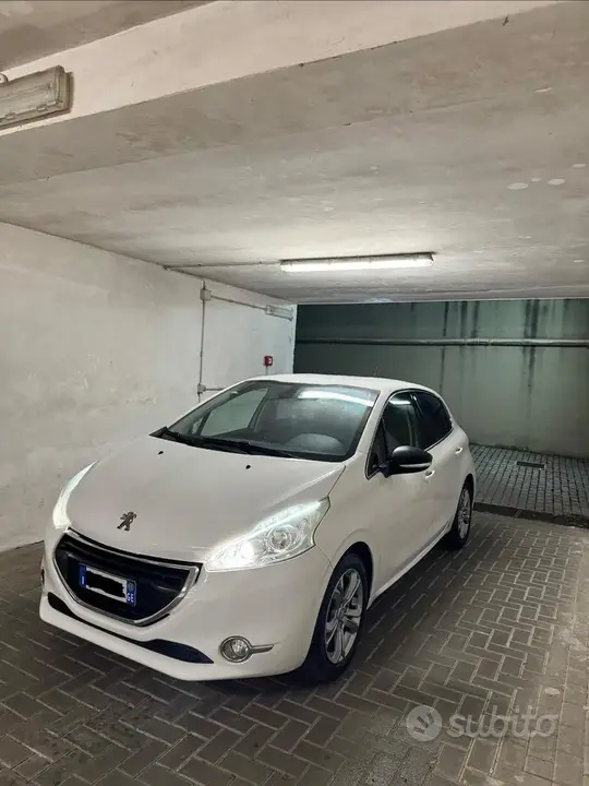 Peugeot 208 2015 photo 2