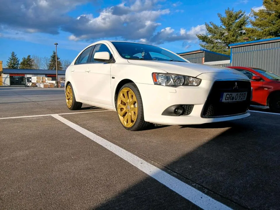 Mitsubishi Lancer
