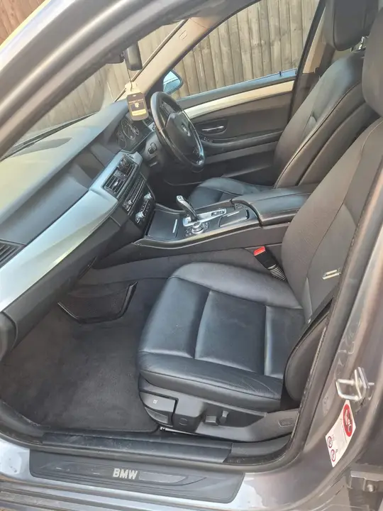 BMW 5 Series 2010 photo 2
