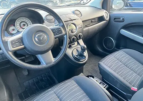 Mazda 2 2008 photo 5