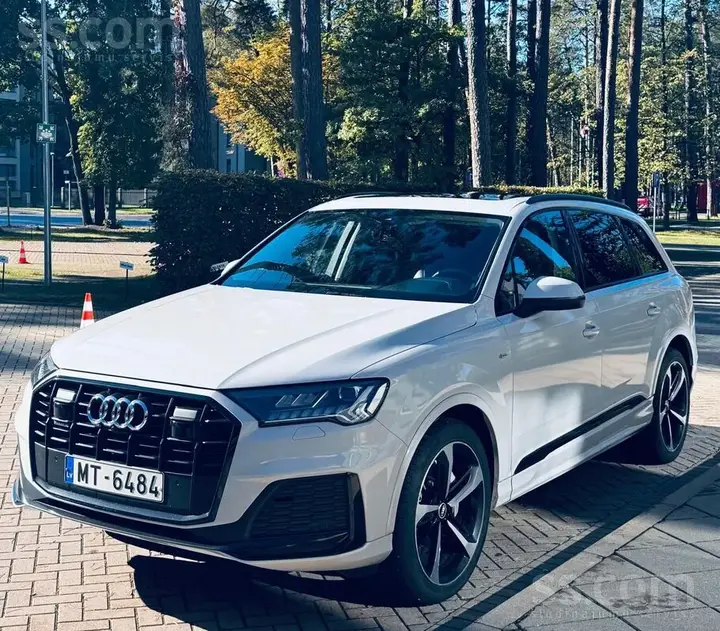 Audi Q7 2021 photo 2