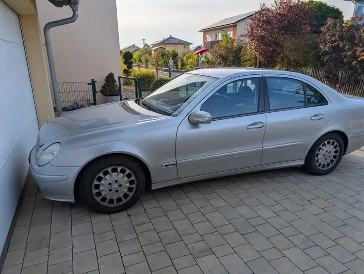 Mercedes-Benz E320