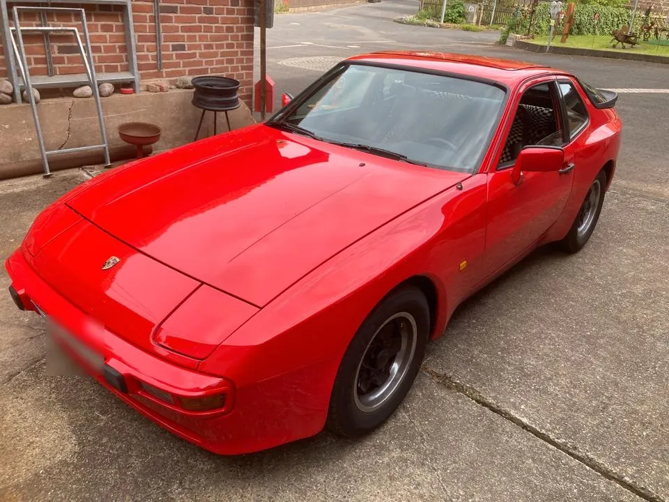 Porsche 944