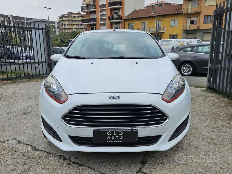 Ford Fiesta 2015 photo 2