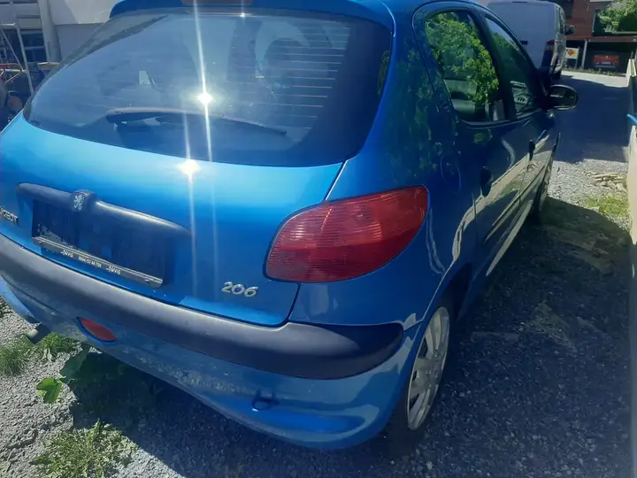 Peugeot 206 2001 photo 2